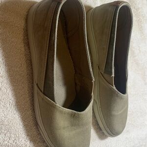 Bass Tan Flats Slip-On Sneakers